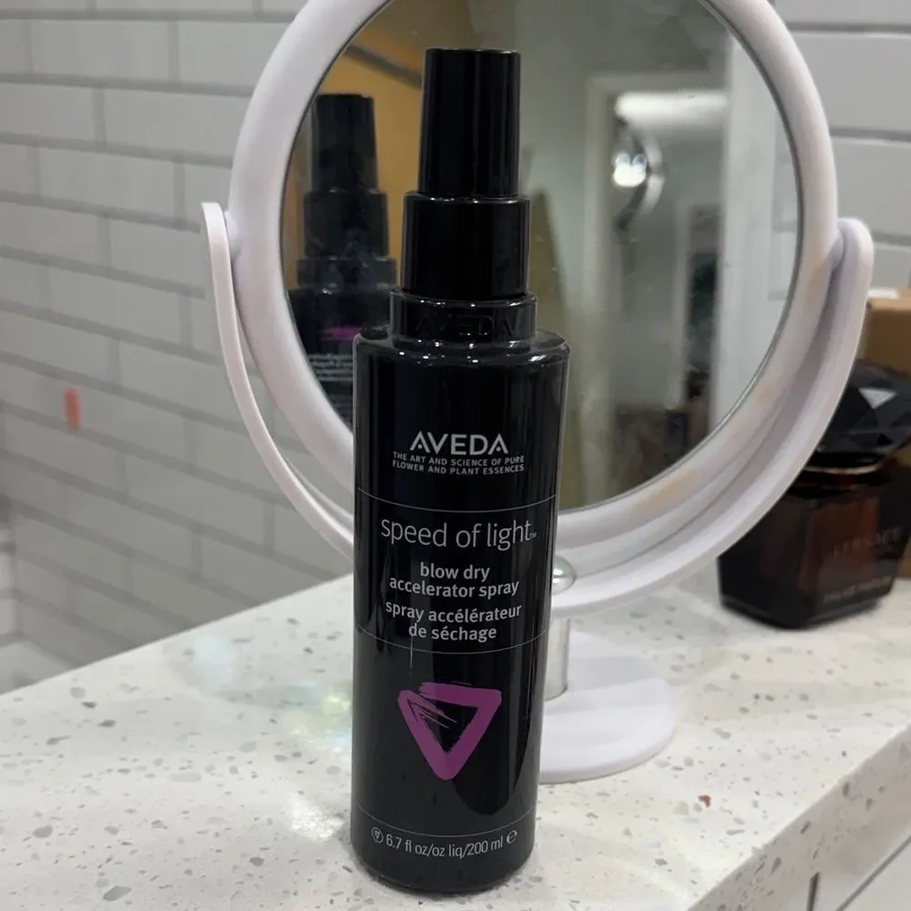 Aveda Speed of Light Blow Dry Spray - Black and Purple